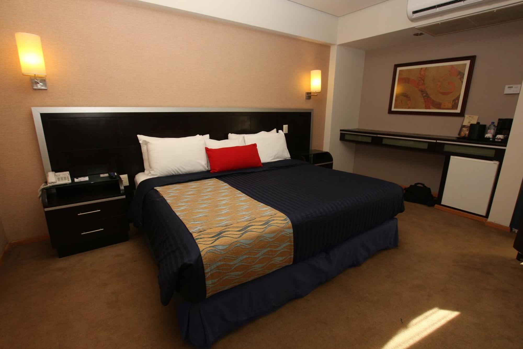 Hotel Colon Plaza Business Class Nuevo Laredo Esterno foto